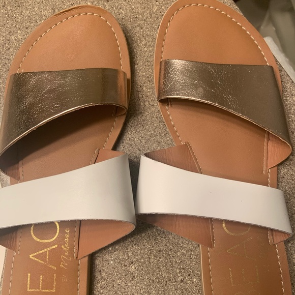 Shoes - Flats